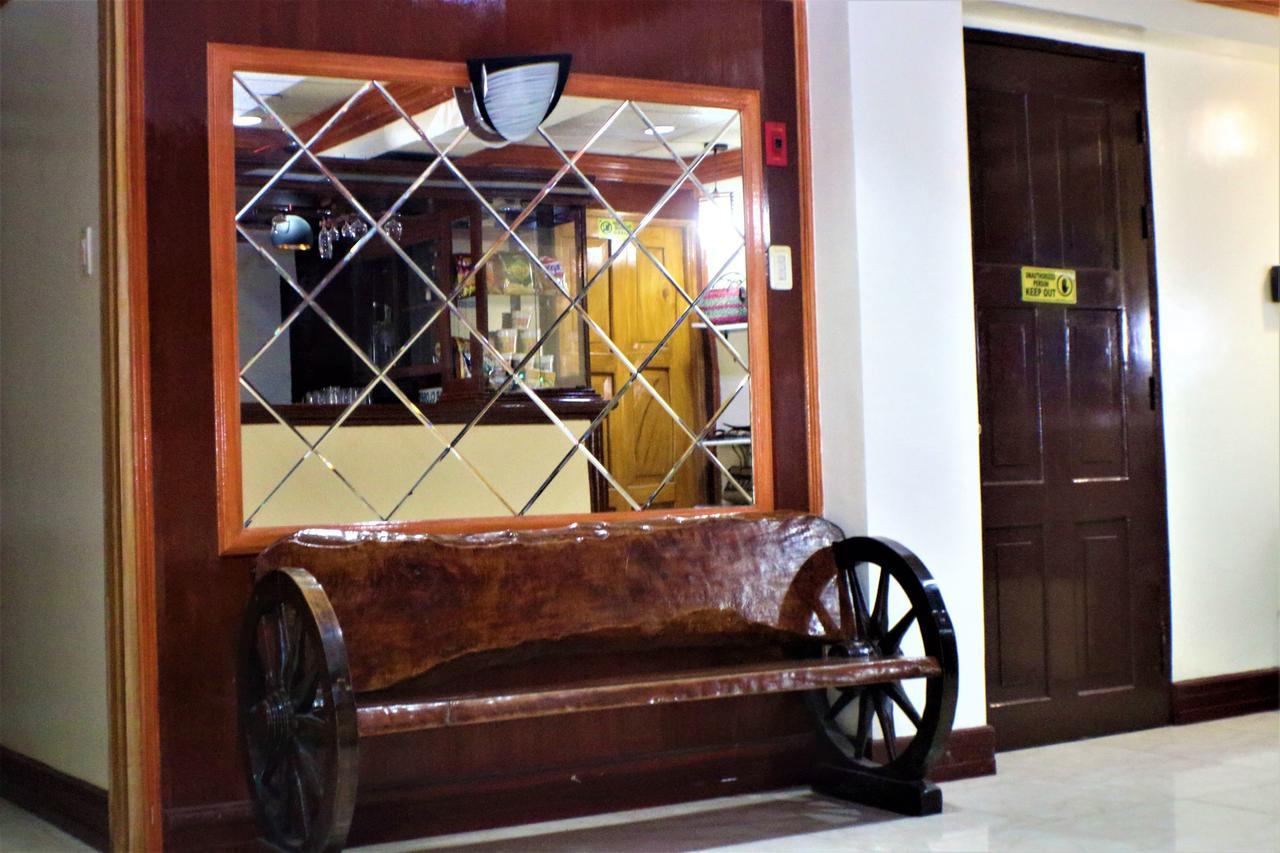 ZEN Rooms Vest Grand Suites Bohol Tagbilaran Exterior foto