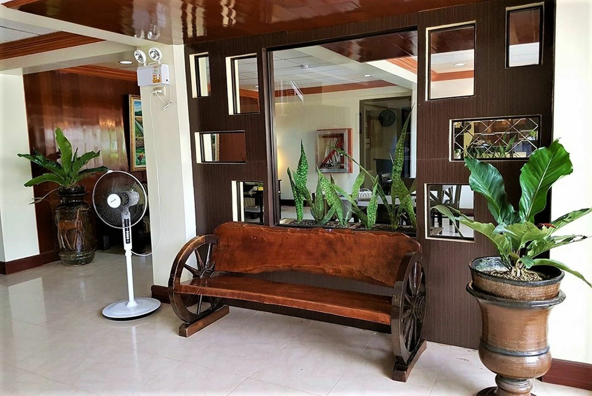 ZEN Rooms Vest Grand Suites Bohol Tagbilaran Exterior foto